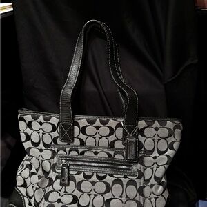 Coach Bag # K1J6082 medium size signature C’s in black and grey